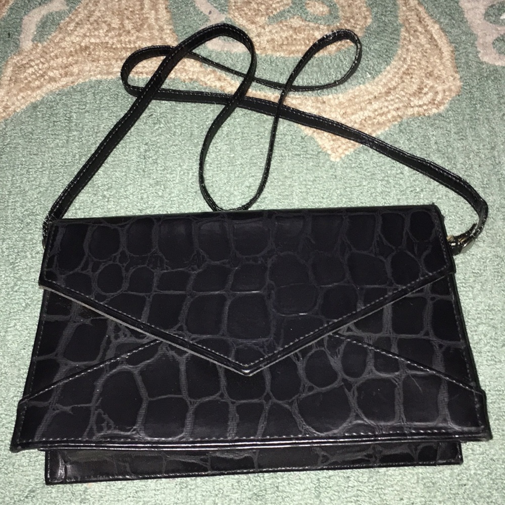 Black faux snake print shoulder to hand bag
